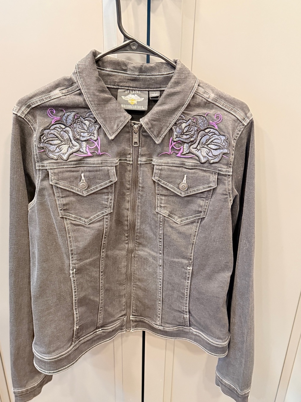 Harley-Davidson Gray Denim Jacket with Purple Rose Embroidery - Picture 6 of 9